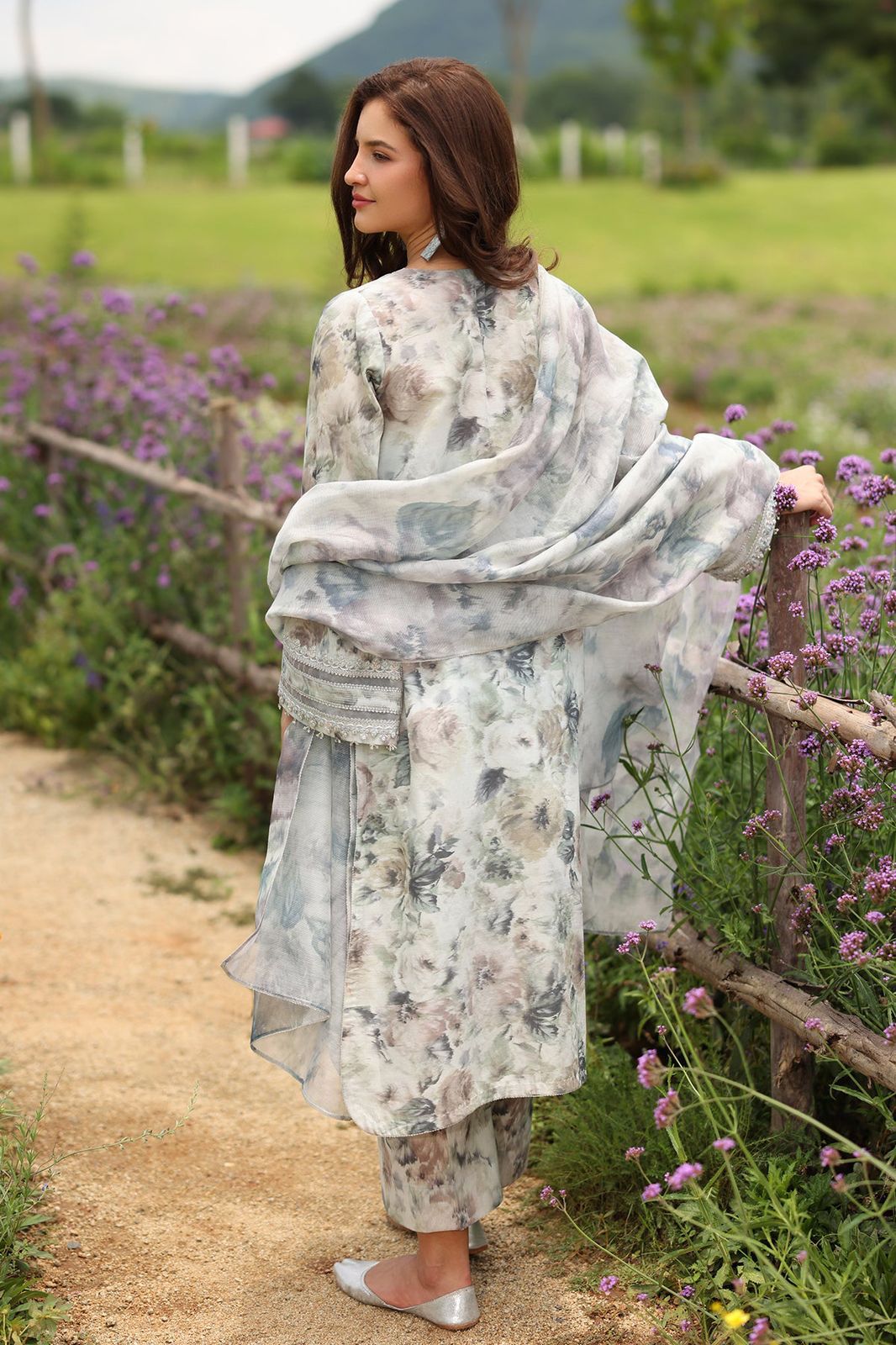 aroque Most Demanding Edition: Embroidered Khaddar 3-Piece Suit