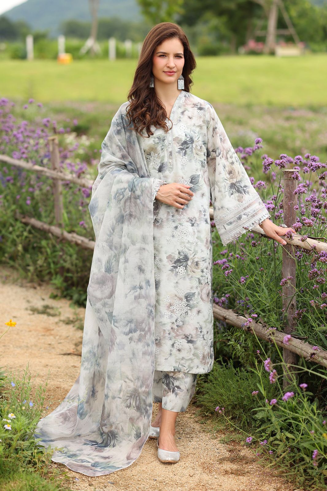 aroque Most Demanding Edition: Embroidered Khaddar 3-Piece Suit