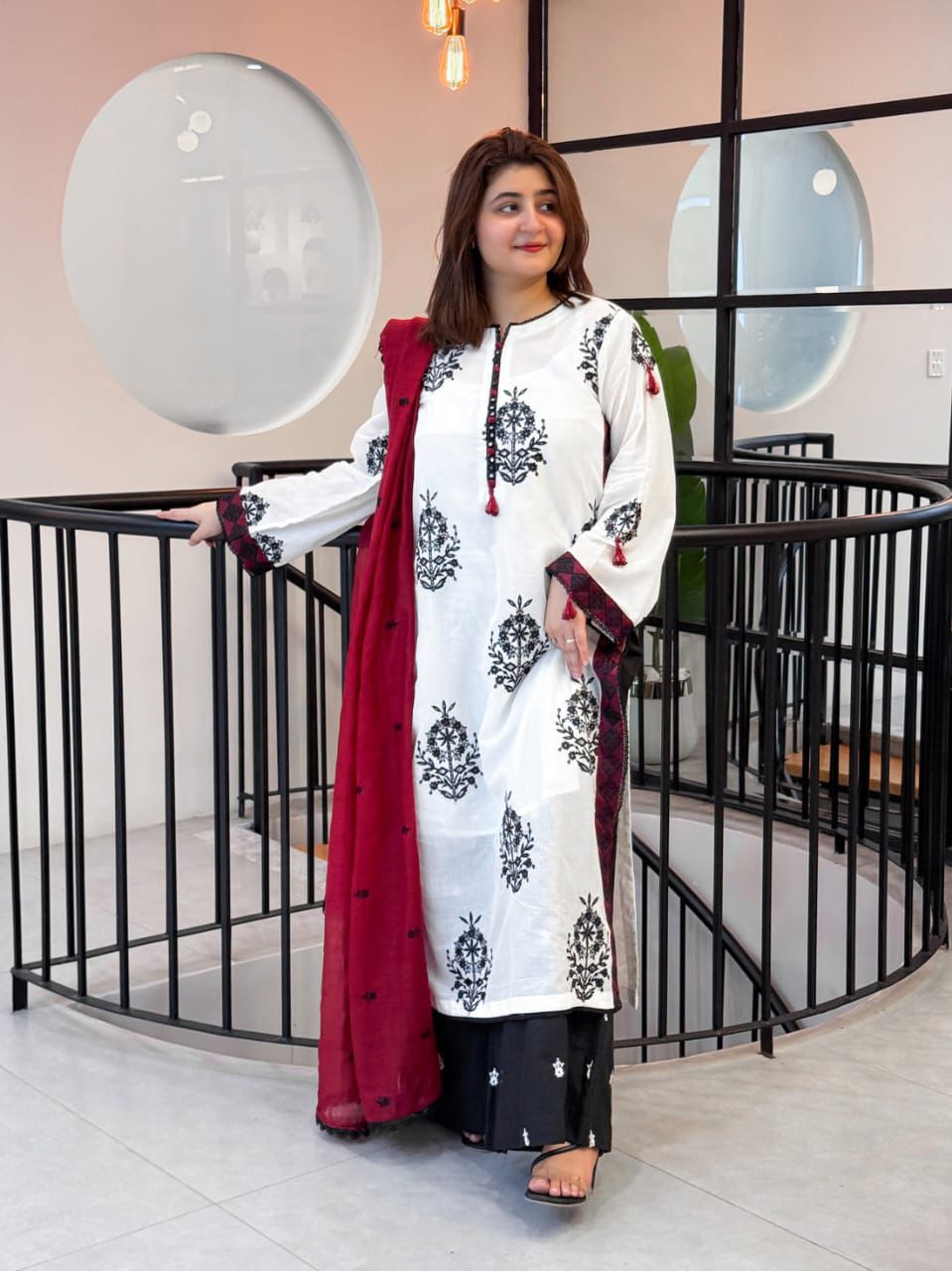 UMZAY 3PC Premium Air-Jet Lawn Suit: Heavy Embroidery with Bember Chiffon Embroidered Dupatta