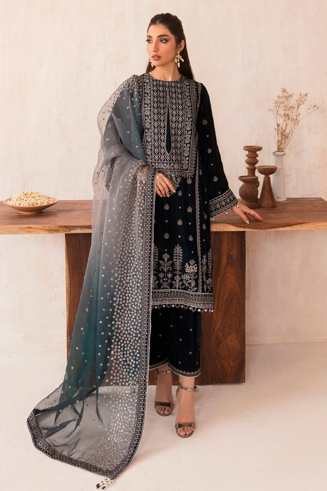 uxury 3-Piece Unstitched Velvet Ensemble